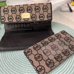 Michael Kors Black and Cream Wallet & Card Holder w checkbook